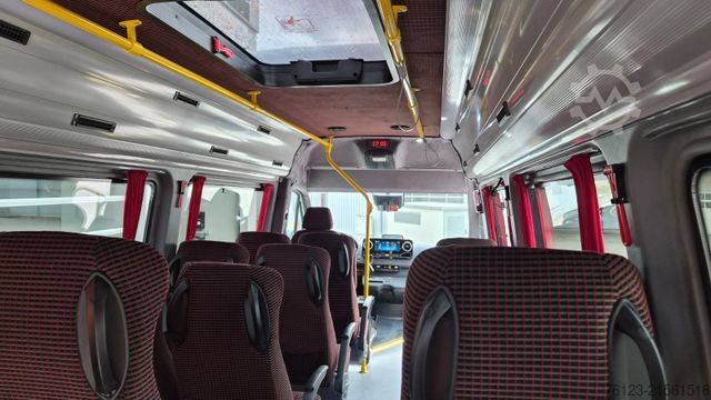 Kleinbus MERCEDES-BENZ Sprinter 517 Heckniederflur Vorlauffahrzeug