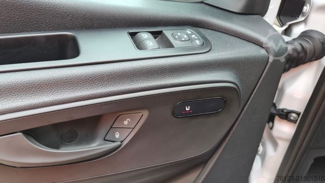 Kleinbus MERCEDES-BENZ Sprinter 517 Heckniederflur Vorlauffahrzeug