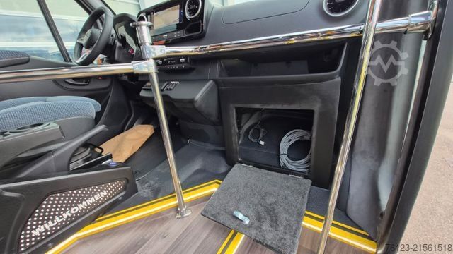 Kleinbus MERCEDES-BENZ Sprinter 517 Heckniederflur Vorlauffahrzeug