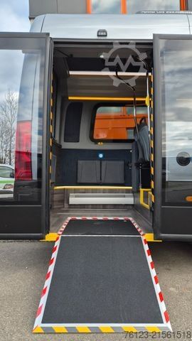 Kleinbus MERCEDES-BENZ Sprinter 517 Heckniederflur Vorlauffahrzeug