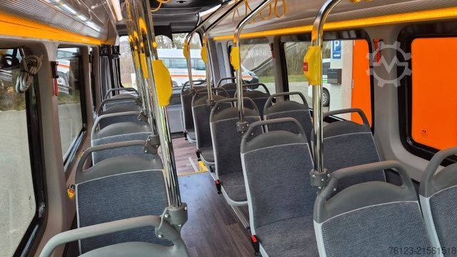 Kleinbus MERCEDES-BENZ Sprinter 517 Heckniederflur Vorlauffahrzeug