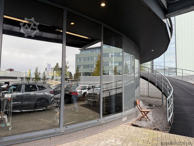 Showroom (approx. 460 m²)  
