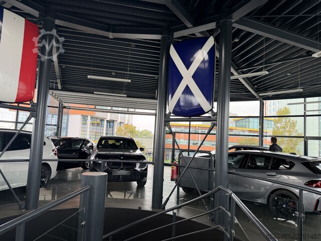 Showroom (approx. 460 m²)  