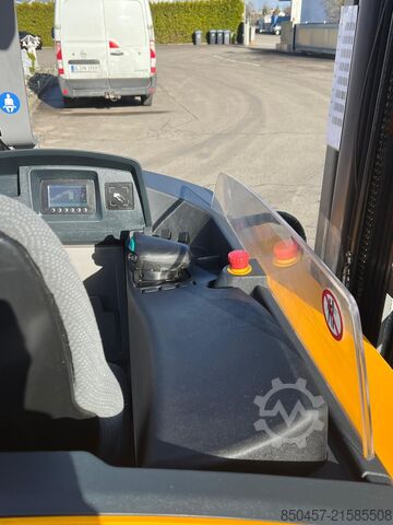 Reach Trucks Jungheinrich ETM 214 Li-ion/ Camera/ drive-in