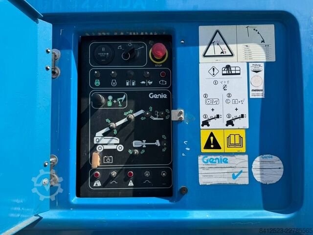 Telescopic boom lift Genie S 65 Trax