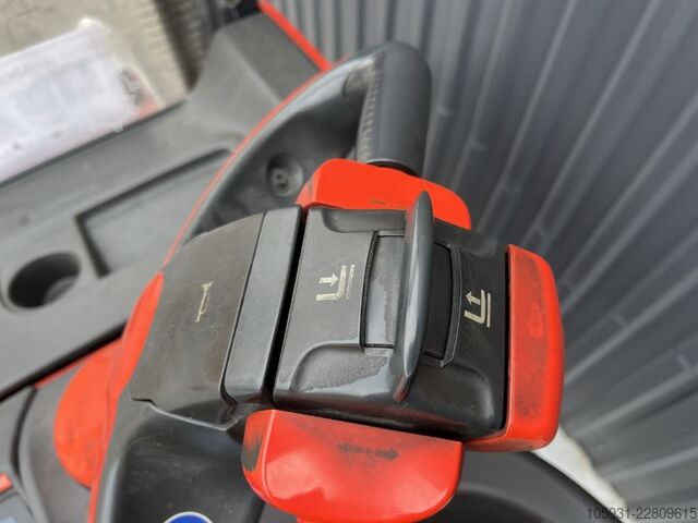 Stand-on stacker Linde L16AP