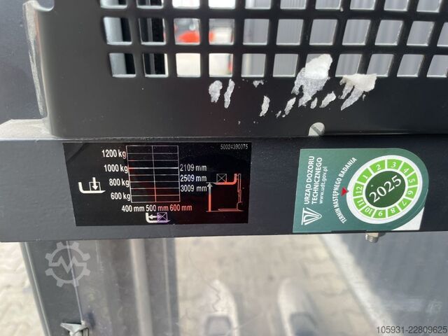 Pedestrian Stacker Linde L10