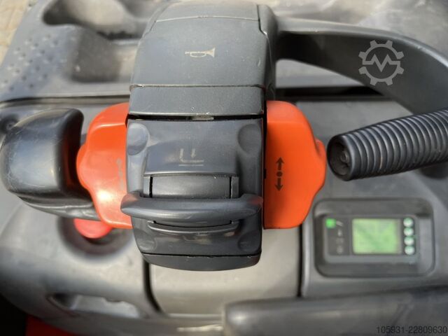 Stand-on stacker Linde D14SP