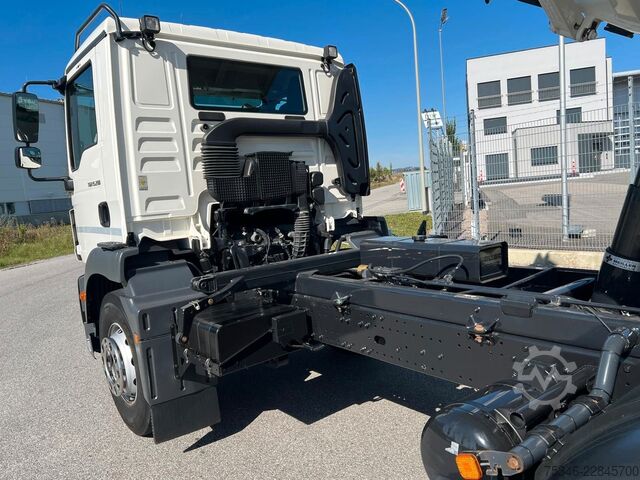Tipper truck MAN TGM 15.290/Kipper/4x2/NL7,7 To/AHK/Nur55 tkm/Top