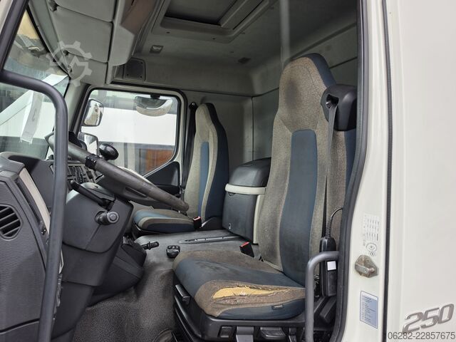 LKW mit Kofferaufbau Volvo FL 250 Koffer mit Portaltüren