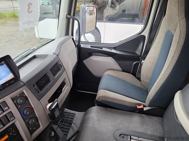 LKW mit Kofferaufbau Volvo FL 250 Koffer mit Portaltüren