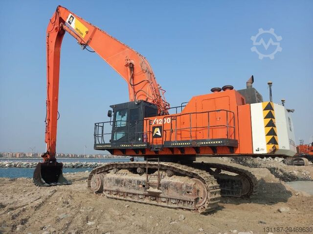 Long reach excavator Hitachi EX 1200-6 Longreach 28m (Abu Dhabi)