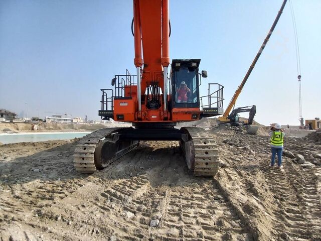 Long reach excavator Hitachi EX 1200-6 Longreach 28m (Abu Dhabi)