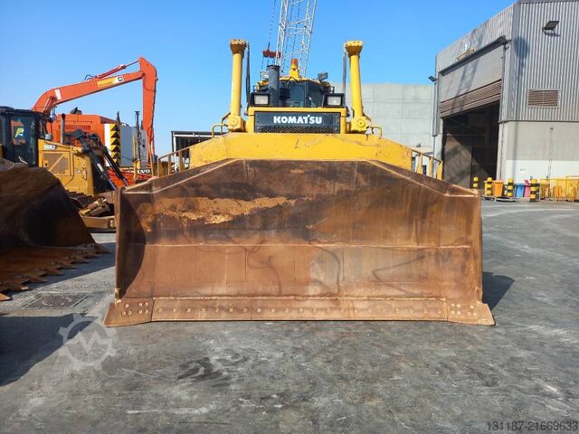 Planiermaschine Komatsu D155A-6R (4 pcs available for sale in Abu Dhabi)