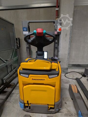 High Lift stacker Jungheinrich ERC 214 / Neuwertig mit 169 Std.