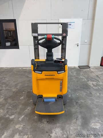 High Lift stacker Jungheinrich ERC 214 / Neuwertig mit 169 Std.