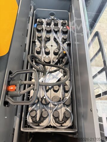 High Lift stacker Jungheinrich ERC 214 / Neuwertig mit 169 Std.
