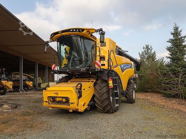 Combine harvester New Holland CR 8.90
