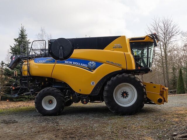 Combine harvester New Holland CR 8.90