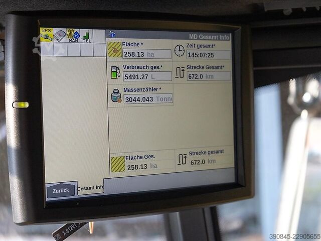 Combine harvester New Holland CR 8.90