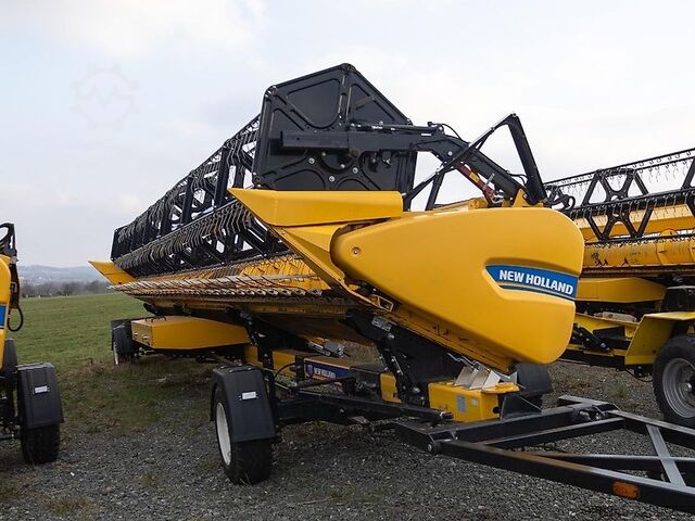Combine harvester New Holland CR 8.90