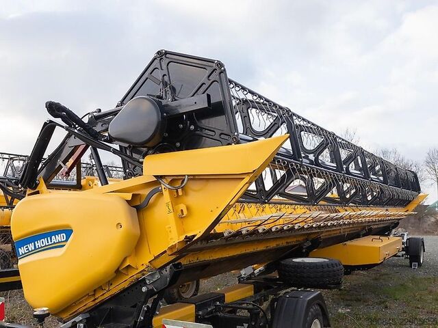 Combine harvester New Holland CR 8.90