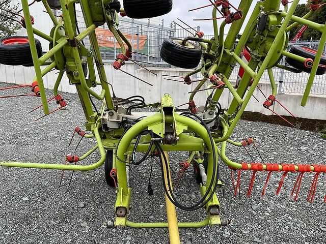 Hay technology Claas Volto 870