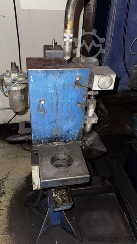Industrieroboter EWM Schweißkabine