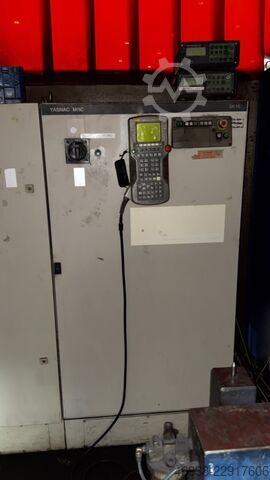 Industrieroboter EWM Schweißkabine