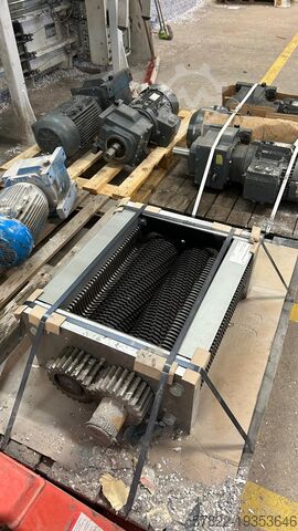 Complete document shreddering system with conveyor and baler HSM GmbH + Co KG Shredder Duo 5750