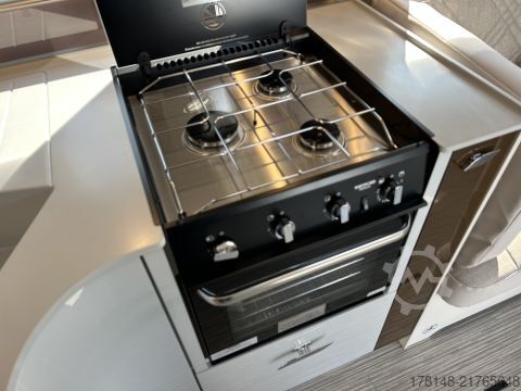 Integriertes Wohnmobil Bürstner Elegance I 920 G