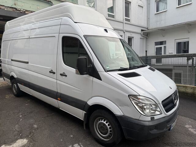 Mercedes Sprinter 315 extra high and long, 3.10 m exterior height; 2.30 m interior height Mercedes-Benz Sprinter 315