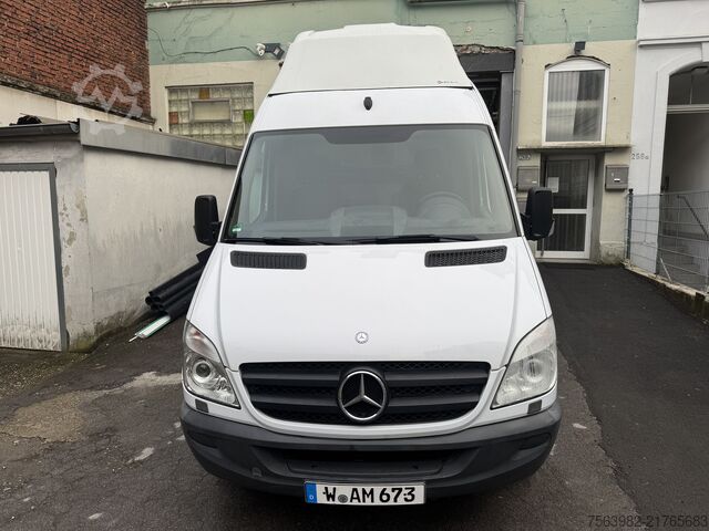 Mercedes Sprinter 315 extra high and long, 3.10 m exterior height; 2.30 m interior height Mercedes-Benz Sprinter 315