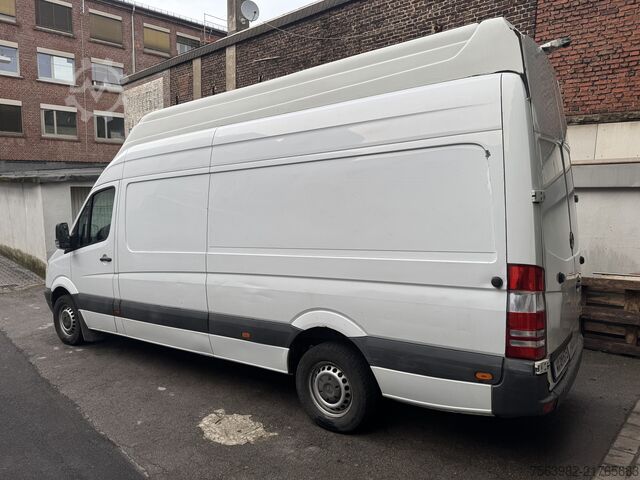 Mercedes Sprinter 315 extra high and long, 3.10 m exterior height; 2.30 m interior height Mercedes-Benz Sprinter 315