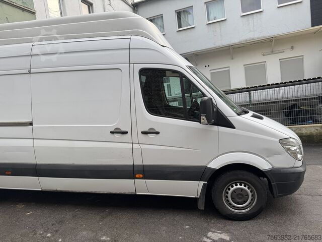 Mercedes Sprinter 315 extra high and long, 3.10 m exterior height; 2.30 m interior height Mercedes-Benz Sprinter 315