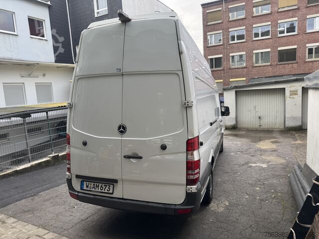 Mercedes Sprinter 315 extra high and long, 3.10 m exterior height; 2.30 m interior height Mercedes-Benz Sprinter 315