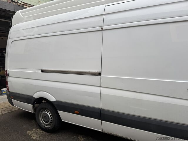 Mercedes Sprinter 315 extra high and long, 3.10 m exterior height; 2.30 m interior height Mercedes-Benz Sprinter 315