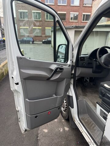 Mercedes Sprinter 315 extra high and long, 3.10 m exterior height; 2.30 m interior height Mercedes-Benz Sprinter 315