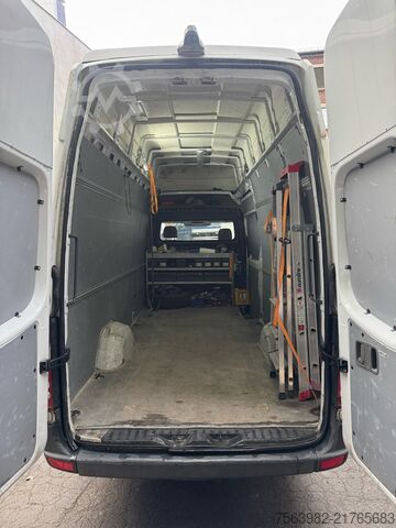 Mercedes Sprinter 315 extra high and long, 3.10 m exterior height; 2.30 m interior height Mercedes-Benz Sprinter 315