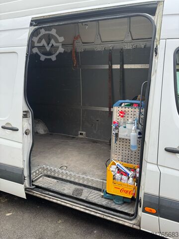 Mercedes Sprinter 315 extra high and long, 3.10 m exterior height; 2.30 m interior height Mercedes-Benz Sprinter 315