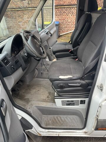 Mercedes Sprinter 315 extra high and long, 3.10 m exterior height; 2.30 m interior height Mercedes-Benz Sprinter 315