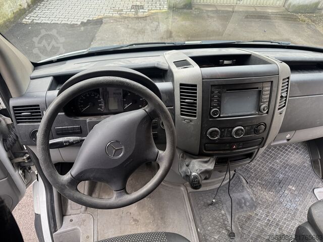 Mercedes Sprinter 315 extra high and long, 3.10 m exterior height; 2.30 m interior height Mercedes-Benz Sprinter 315