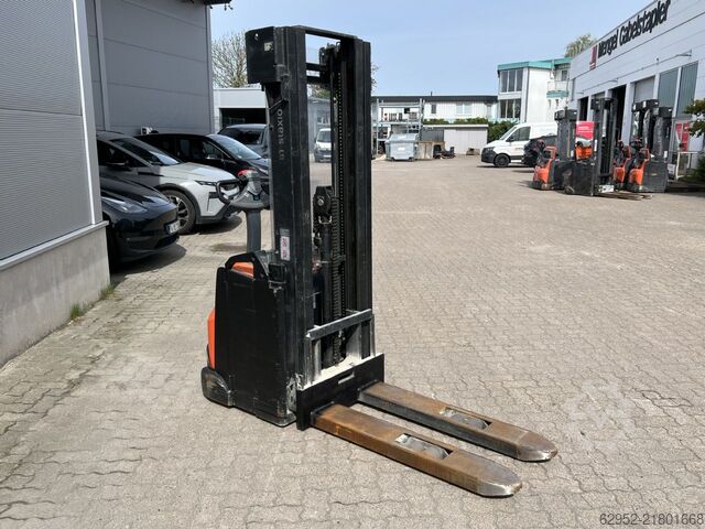 High Lift stacker Toyota SWE 160