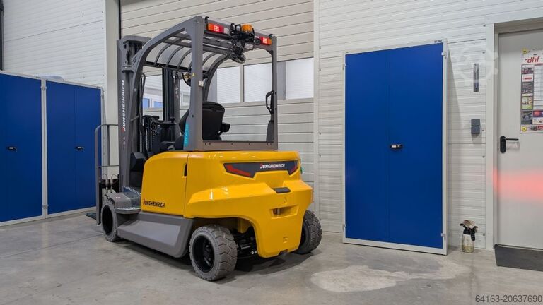 Electric 4-wheel forklift Jungheinrich EFG BC 330 Ausstellungsstück