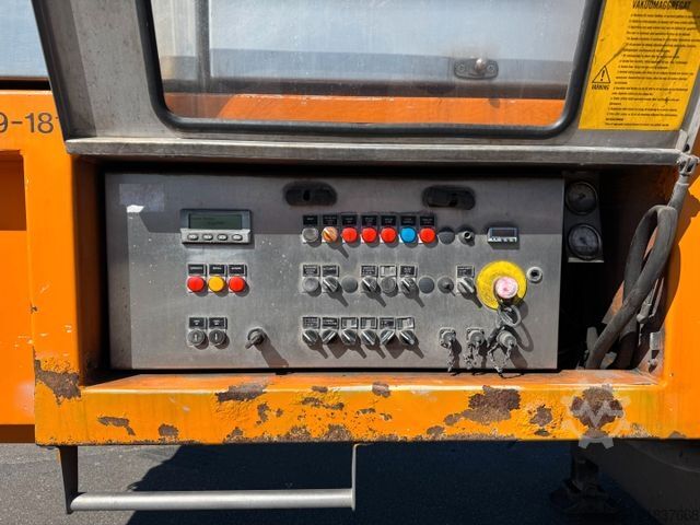 Tanker semitrailer Disab Centurion LN20 Vacuumloader 12000 L