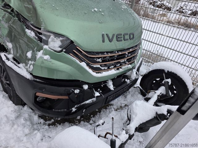 High top van IVECO 35S18 Kastenwagen Maxi hoch&lang, Unfall