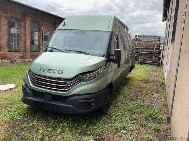 High top van IVECO 35S18 Kastenwagen Maxi hoch&lang, Unfall