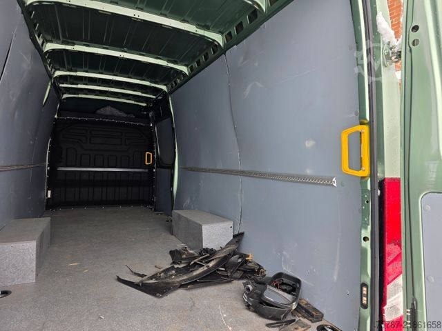 High top van IVECO 35S18 Kastenwagen Maxi hoch&lang, Unfall