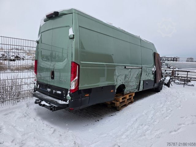 High top van IVECO 35S18 Kastenwagen Maxi hoch&lang, Unfall