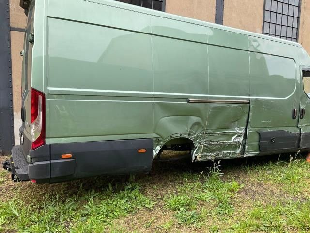 High top van IVECO 35S18 Kastenwagen Maxi hoch&lang, Unfall